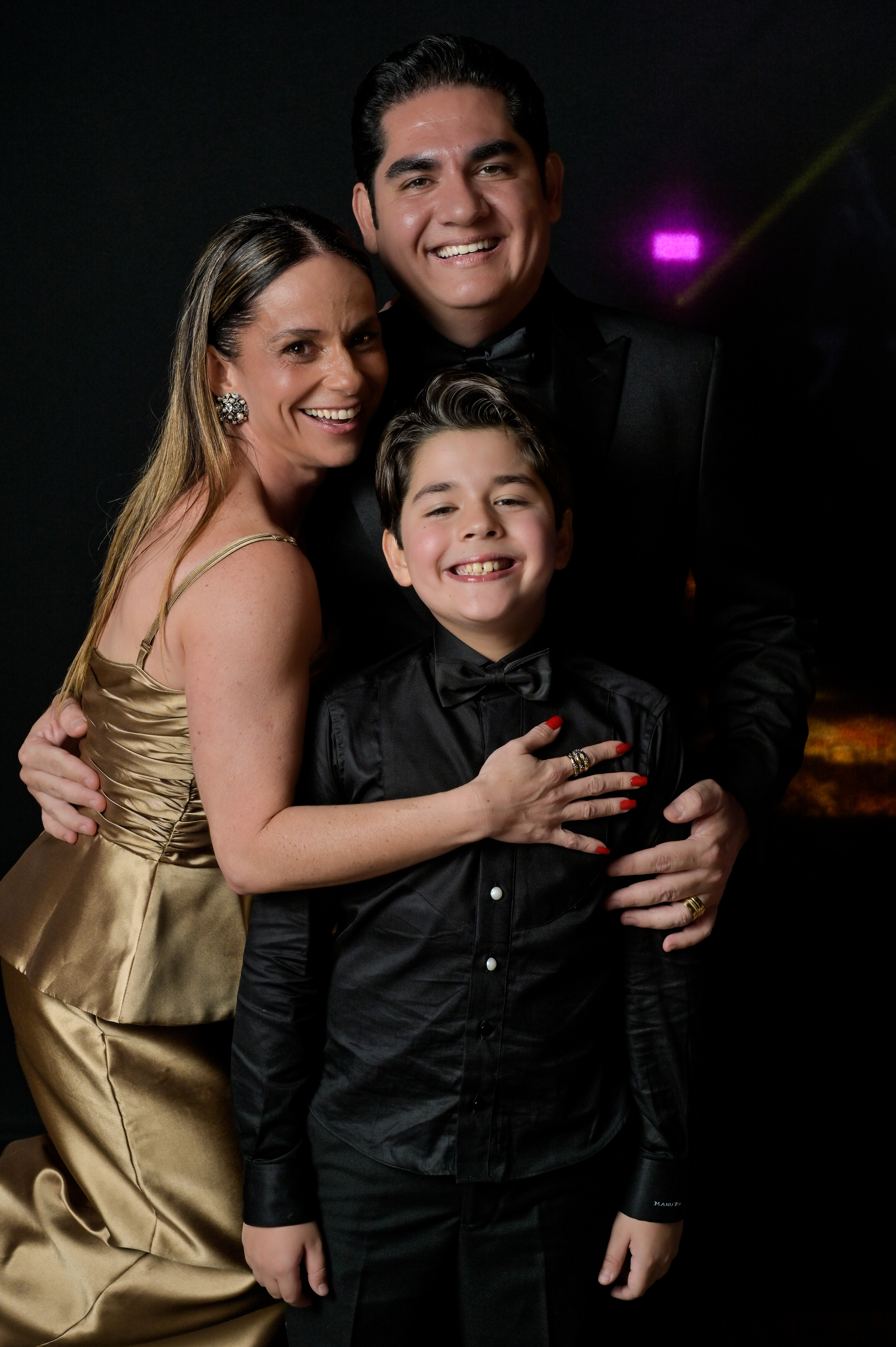 Família reunida em um retrato do evento